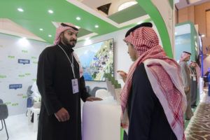 زوار جناح تطبيق عقار في منتدى مستقبل العقار - تطبيق عقار