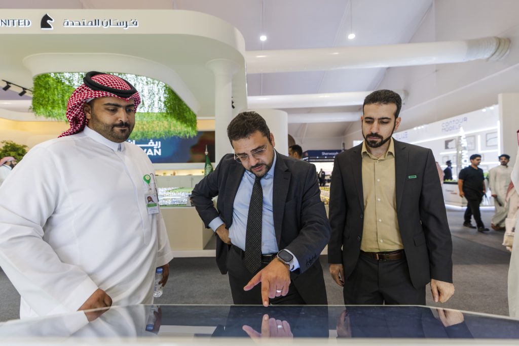 زوار سيتي سكيب في جناح عقار - تطبيق عقار